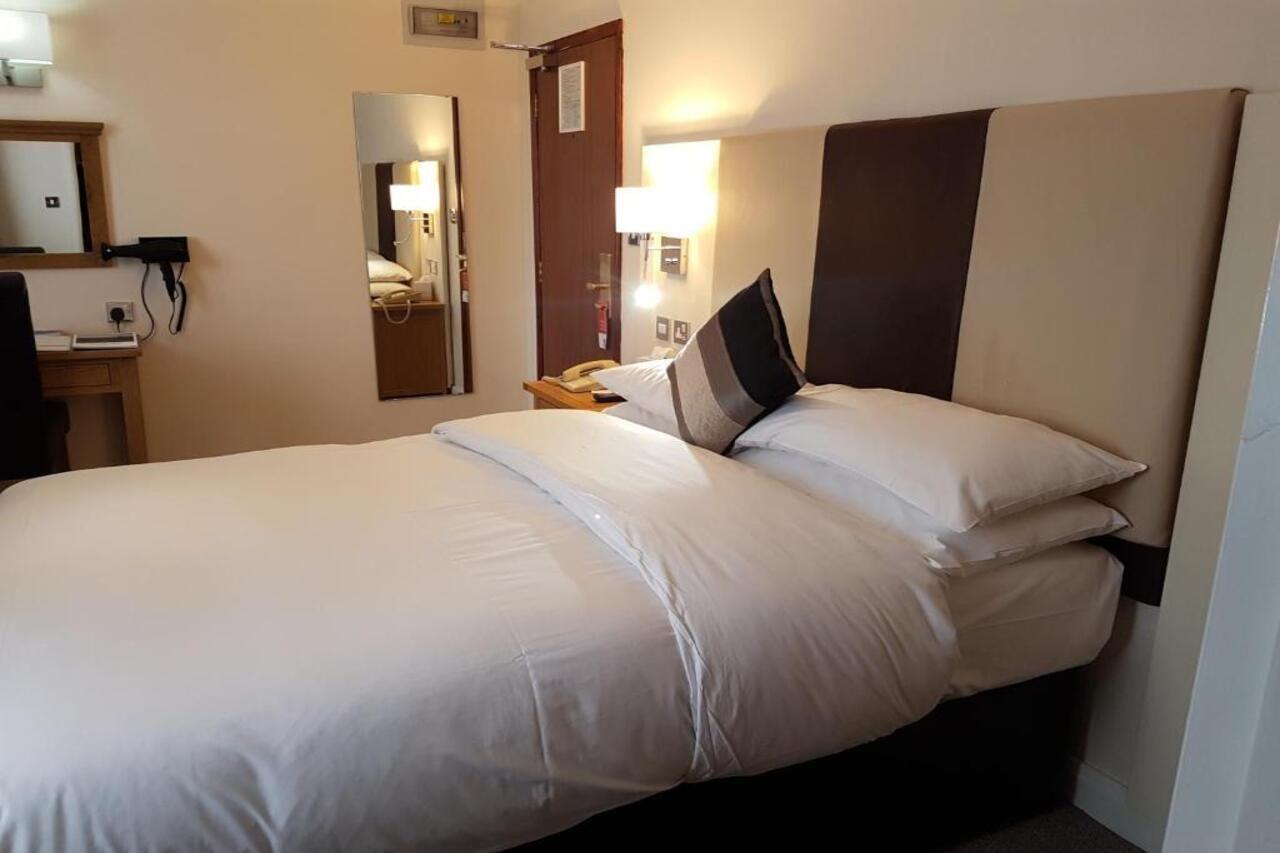 The Diplomat Hotel Restaurant & Spa Llanelli Dış mekan fotoğraf