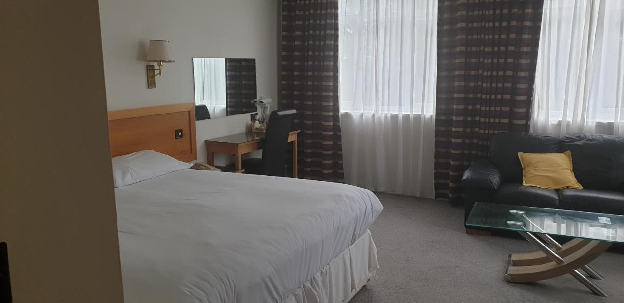 The Diplomat Hotel Restaurant & Spa Llanelli Dış mekan fotoğraf